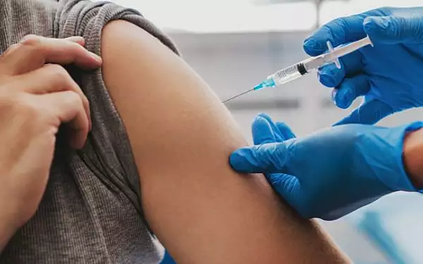 DNA ancheteaza
achizitia vaccinurilor anti-COVID 19