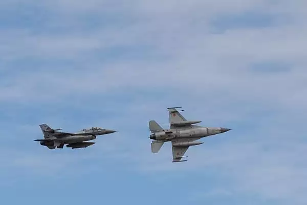 doua-aeronave-f-16-ale-fortelor-aeriene-romane-ridicate-in-aer-pentru-a-monitoriza-situatia-dupa-atacuri-rusesti-in-ucraina-langa-teritoriul-romaniei.webp