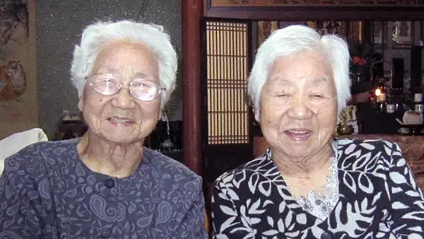Doua japoneze de 107 ani au stabilit un nou record pentru cei mai in varsta gemeni identifici din lume
