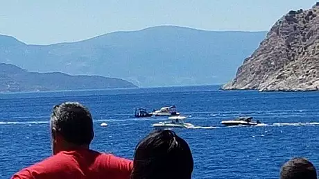 DRAMATIC! O barca cu motor si o ambarcatiune turistica s-au ciocnit in Grecia; trei morti