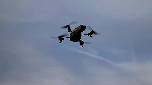 drona-militara-prabusita-langa-casele-oamenilor-din-braila-momentul-a-fost-filmat-de-localnici-video.webp