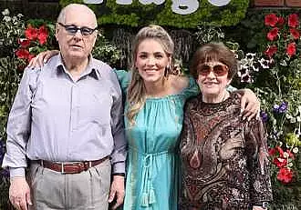 Dubla sarbatoare in familia Andreei Ibacka! Bunicii actritei au implinit 85 de ani: "Nascuti in aceeasi zi" / FOTO