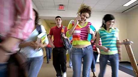 Elevii de liceu din Romania pot aplica pentru un an de studiu gratuit intr-un liceu din SUA