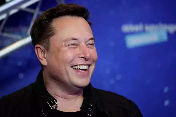Elon Musk i-a aprins pe fanii lui Manchester United dupa ce a anuntat pe Twitter ca vrea sa cumpere echipa. Acesta a spus apoi ca era doar o gluma