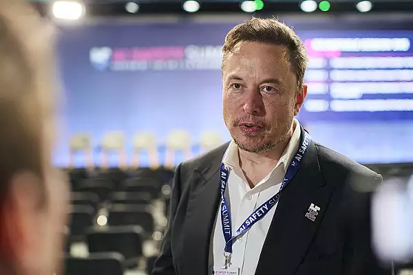 Elon Musk renunta la actiunea in justitie impotriva OpenAI