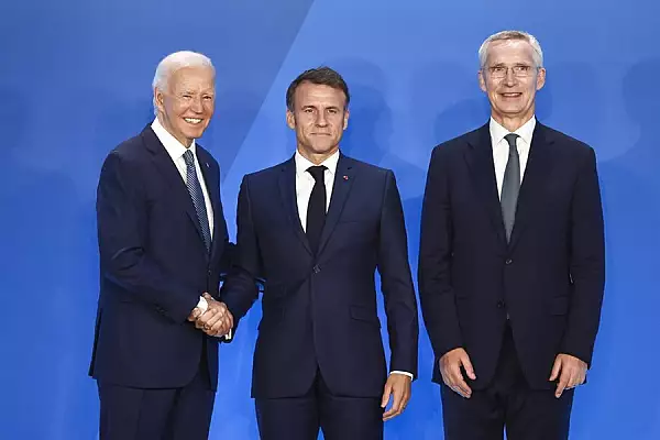 Emmanuel Macron, prezenta discreta la summitul NATO. Ce le-a spus liderilor Aliantei. Cuvinte de sprijin din partea lui Olaf Scholz