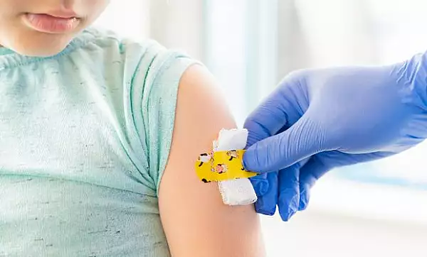 Esecul campaniilor anti-HPV si anti-COVID-19 se rasfrange asupra vaccinarii obisnuite la copii – medici