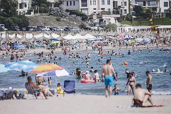 Este alerta pe litoral! Boala cumplita la care se expun turistii prezenti la Marea Neagra