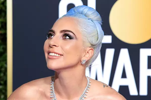 Este Lady Gaga insarcinata? Imaginile cu aparenta burtica de gravida de la nunta surorii sale s-au viralizat. VIDEO