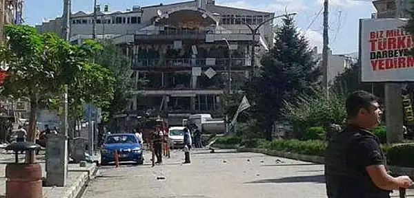 Explozie in Turcia, in orasul Van. Mai multi oameni au fost raniti VIDEO