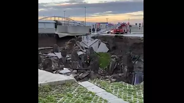 EXPLOZIE uriasa in Italia: Un spital covid din Napoli a fost evacuat. Zeci de masini au fost prinse sub pamant