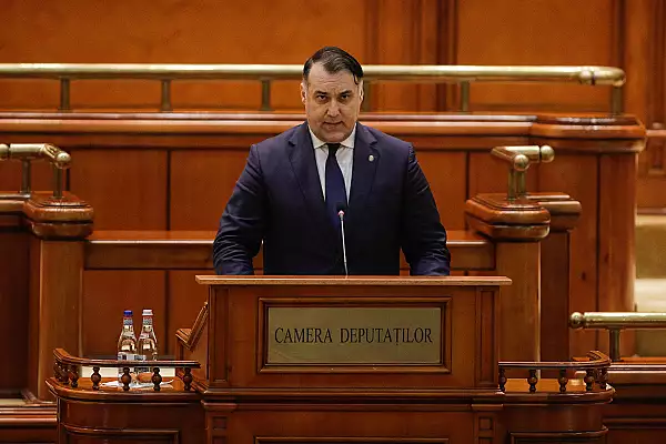 fanatik.ro: Ce probleme a avut cu Politia deputatul care a blocat microfonul la tribuna Parlamentului. Andi Grosaru a incalcat legea chiar in fata autoritatilor