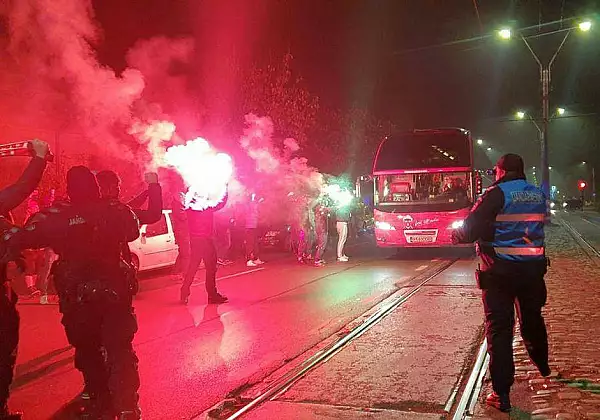 Fanii lui Dinamo ii cer lui Cosmin Contra sa ramana: "Daca are tupeu, sa vina sa te dea afara"