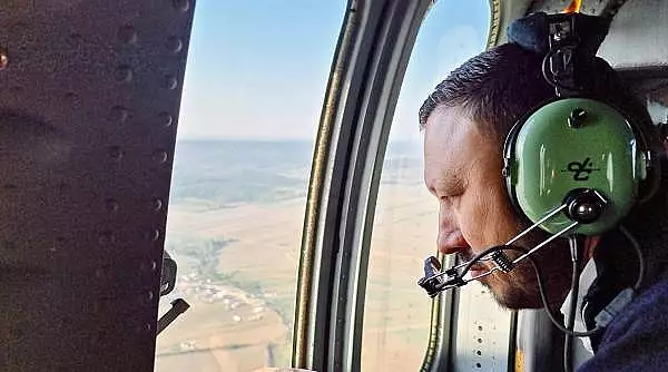 Fechet verifica din elicopter zonele unde viitura de pe Dunare ar putea inunda. A ajuns si la un dig distrus in 2006: ,,Va rezista 100%"