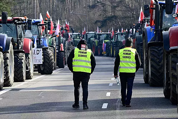 Fermierii polonezi au blocat luni si un punct de trecere a frontierei cu Germania: ,,Avem hambarele pline si nu putem vinde marfa"