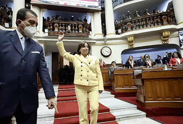 Feru are prima femeie presedinte. Castillo a vrut sa dizolve Parlamentul, dar a fost demis si arestat