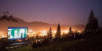 Festivalul cu filme proiectate pe tavan si in varf de munte. Eveniment cultural unic organizat in premiera in Romania