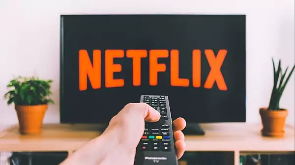 Filmul de pe Netflix in care poti urmari o poveste de dragoste si redescoperire pe insula Cipru