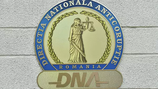 Fost director al Penitenciarului Baia Mare si psihologul aceleiasi institutii, retinuti de procurorii DNA