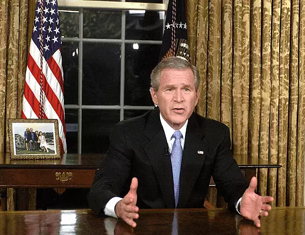 Fosti agenti CIA: Bush a cautat pretexte ca ,,sa vanda" americanilor invazia in Irak. Este un mincinos