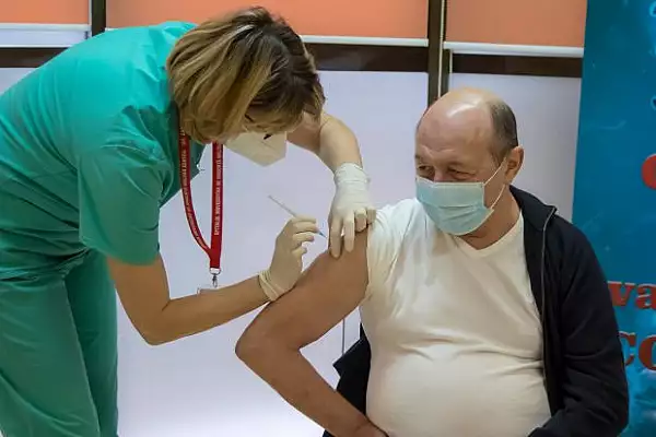 Fostul presedinte Traian Basescu s-a vaccinat anti-Covid la Spitalul Militar. "A fost foarte placut"