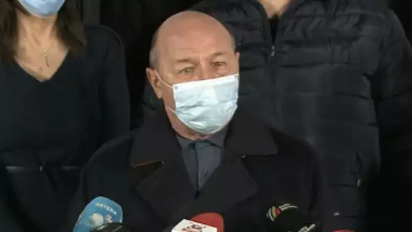 Fostul presedinte Traian Basescu s-a vaccinat anti-Covid la Spitalul Militar