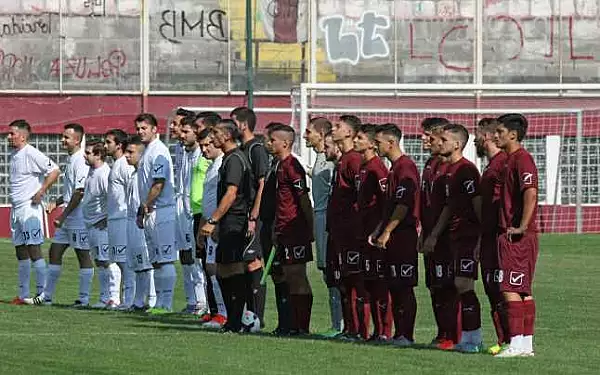 Fotbalul s-a intors
in Giulesti: 5-0 pentru AFC Rapid! Cati spectatori au incurajat echipa visinie in liga a cincea