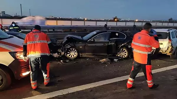 FOTO - Accident in lant, luni dimineata, pe Autostrada Bucuresti-Pitesti: 6 raniti, 10 masini distruse