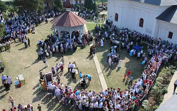 FOTO Cel mai important centru religios din nordul extrem al Moldovei. Locul in care mii de oameni vin sa se roage icoanei facatoare de minuni