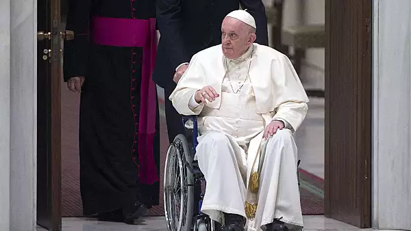 FOTO | Papa Francisc, pentru prima data in scaun cu rotile in public