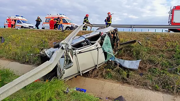 FOTO + VIDEO Accident GRAV cu 4 victime pe Autostrada Soarelui! Printre raniti, si 2 copii: masina cu care se deplasau, facuta armonica