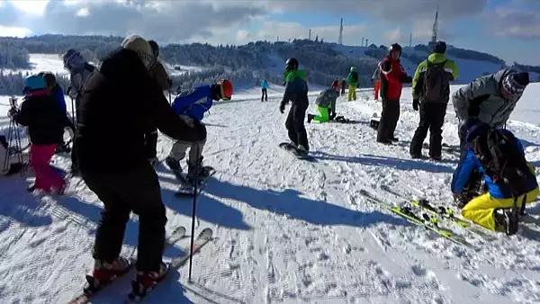 FOTO + VIDEO | S-a deschis cea mai lunga partie de schi din Romania