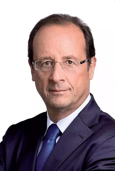 Francois Hollande a anuntat cat va mai dura starea de urgenta din Franta 