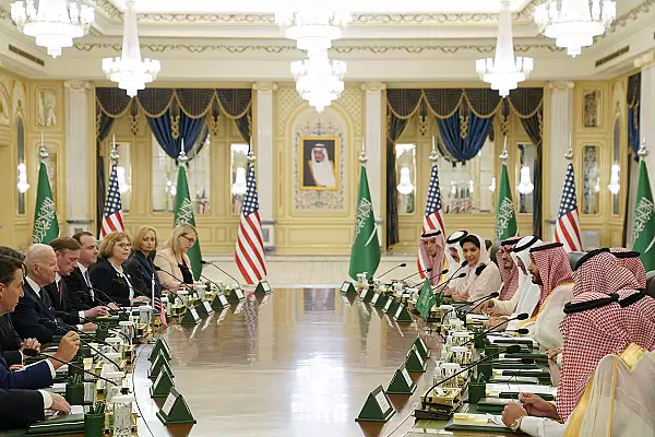 Fratia arabo-americana: SUA si Arabia Saudita au semnat 18 acorduri in energie si in alte domenii