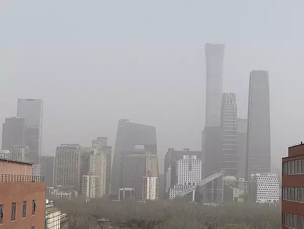 Furtuna de nisip la Beijing si in nordul Chinei. Poluarea atmosferica a atins cote maxime