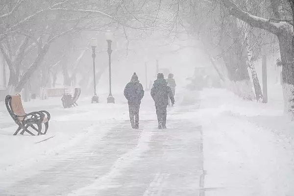 Furtuna Isha face ravagii in Romania. Zonele in care ninge viscolit, cum va fi vremea in Capitala