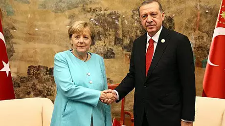 G20: Angela Merkel, fata in fata cu Erdogan, pe fondul unor tensiuni intre Turcia si Germania