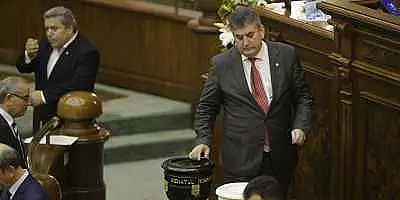 Gabriel Oprea i-a cerut lui Tariceanu ca Senatul sa reia votul pentru urmarirea penala in cazul mortii politistului Gigina. De ce propunerea e ipocrita