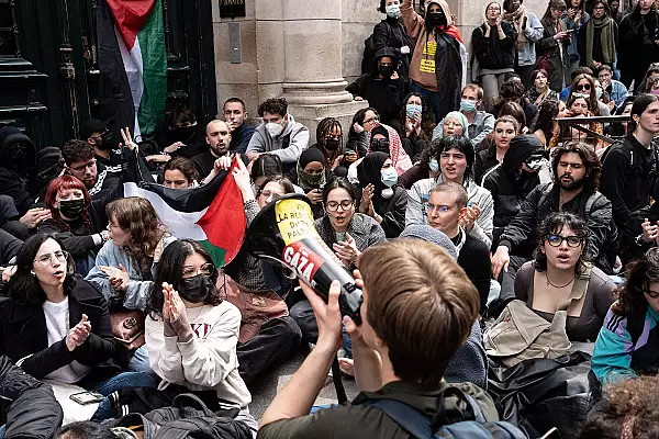 Guvernul francez ramane pe pozitii: Protestatarii pro-palestininieni, scosi cu forta dintr-un amfiteatru de la Sorbona