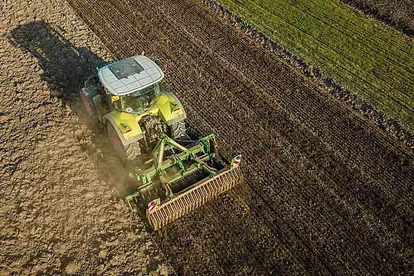 Imaginea dezastrului din agricultura Romaniei, in cifre: de la banii pierduti prin maruntirea terenurilor, la ,,mega-ferme"