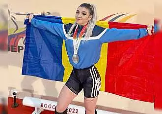 Imagini cu Mihaela Cambei, halterofila din Romania care a devenit vicecampioana mondiala. E una din cele mai sexy sportive!