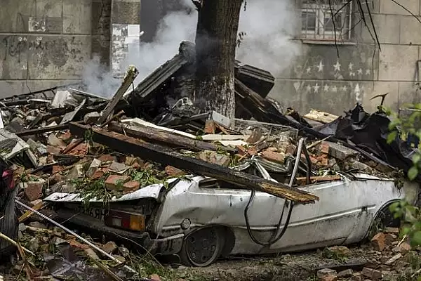 Imagini cu urmarile atacului asupra orasului Dnipro, unde opt persoane au fost ucise