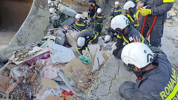 Imagini din timpul misiunii de cautare-salvare a echipei de sprijin din Romania - Doua persoane au fost salvate