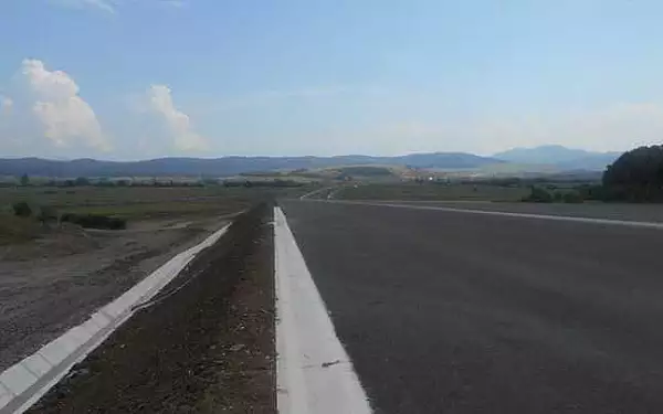 Imagini filmate din avion cu singura portiune de autostrada ce ar putea fi inaugurata in Romania, in 2016 VIDEO
