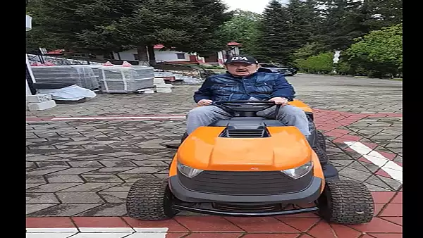 Imagini incredibile cu Dan Ilie Morega! Fostul prefect de Gorj a trecut de la bolizi de lux la ... masini de tuns iarba  VIDEO