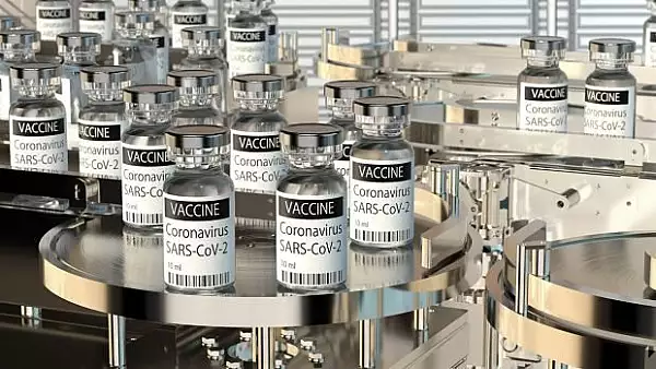 Imaginile asteptate de o lume intreaga: sute de mii de fiole de vaccin anti-COVID ies de pe linia de productie. Cand vor fi administrate primele doze