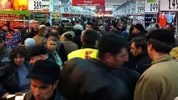  Imbulzeala la un supermarket din Alexandria: zeci de oameni s-au calcat in picioare pentru carne de porc - VIDEO