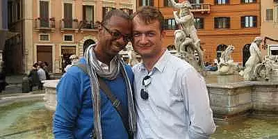 In asteptarea verdictului CCR privind casatoria gay. Adrian Coman si Robert Hamilton: ,,Cand venim in Romania incetam a mai fi o familie"
