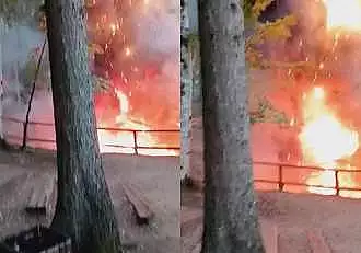 Incendiu de proportii in Rasnov! Un dinozaur de zece metri a luat foc intr-un parc de distractii | FOTO