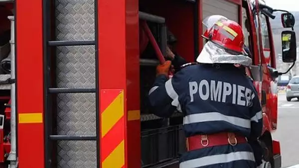 Incendiu de proportii izbucnit la o hala de cauciucuri, din Dej: pericol de prabusire - A fost remis mesaj RO-ALERT